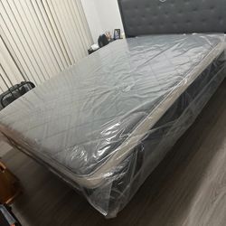 Extra Firm Queen Mattress. Never Used 