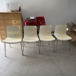 4 pieces chair. 