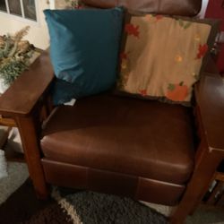 A Very Good Old Fashion, Vintage Big Chair, Wooden, And Leather, Heavy And Strong (NO SHIPPING) Minor Scratches On The Arms