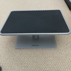 Laptop stand
