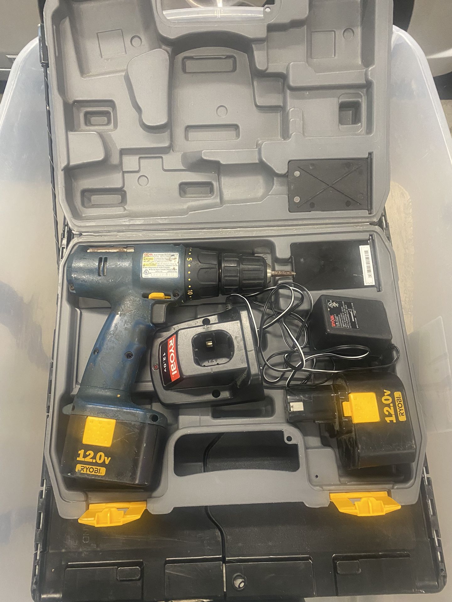 Set of two electric screwdrivers, set two batteries charger, other ones screwdriver and battery