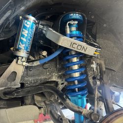 King 2.5s W/O Adjusters And Icon Billet UCA 