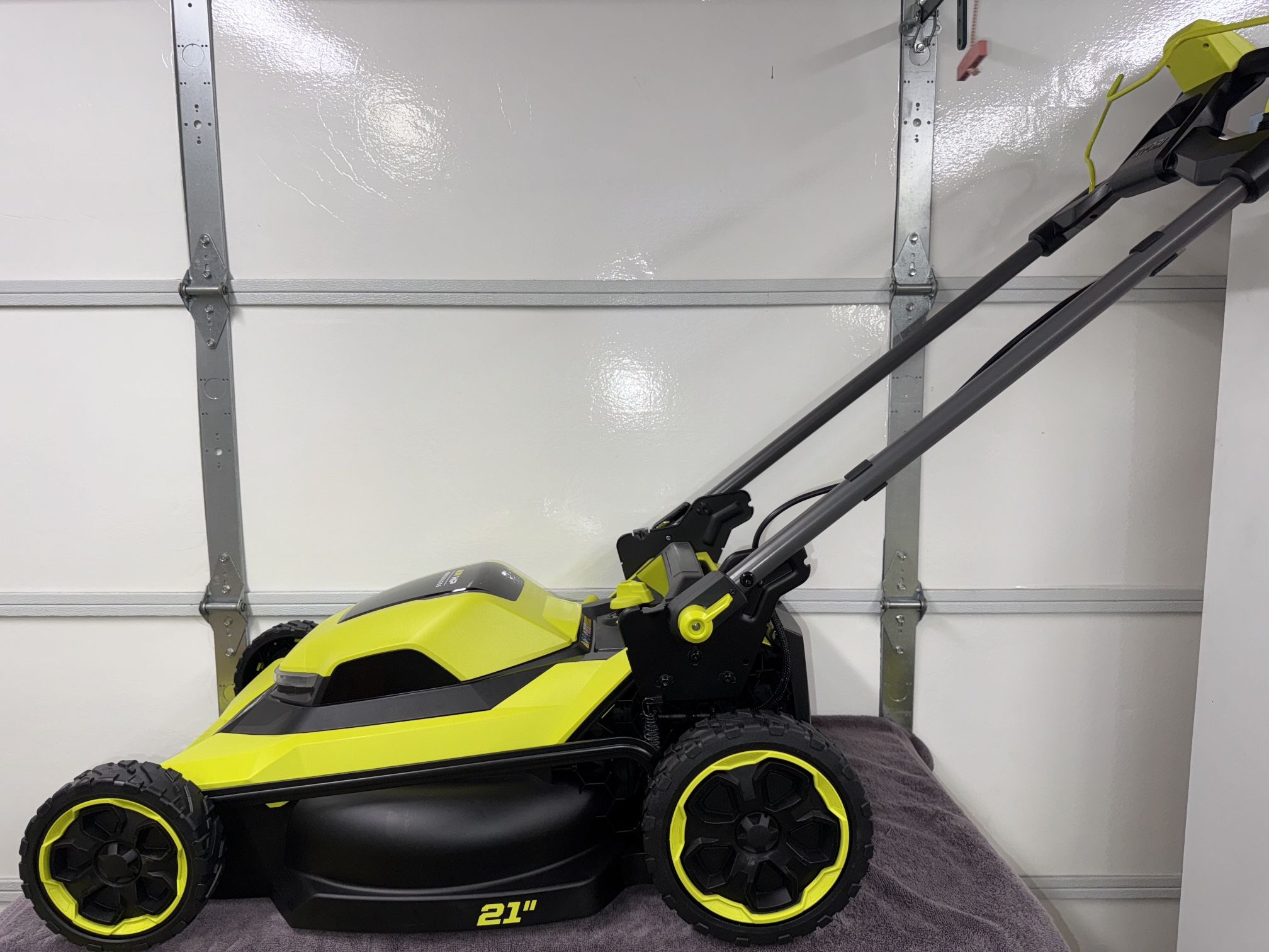 RYOBI 40V HP Brushless 21 in. Cordless Battery Walk Behind Push Lawn Mower with 8.0 Ah Battery and Charger