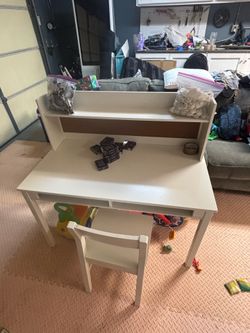 Kids desk with chair