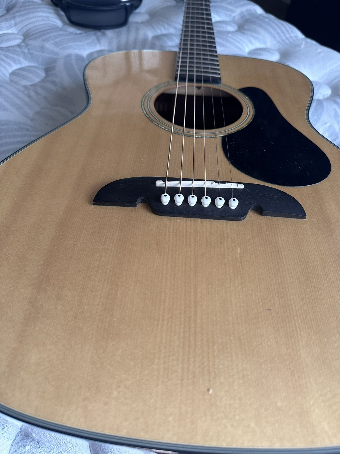 Álvarez Acoustic Folk Guitar
