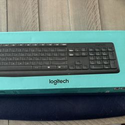 Keyboard And Restpad 