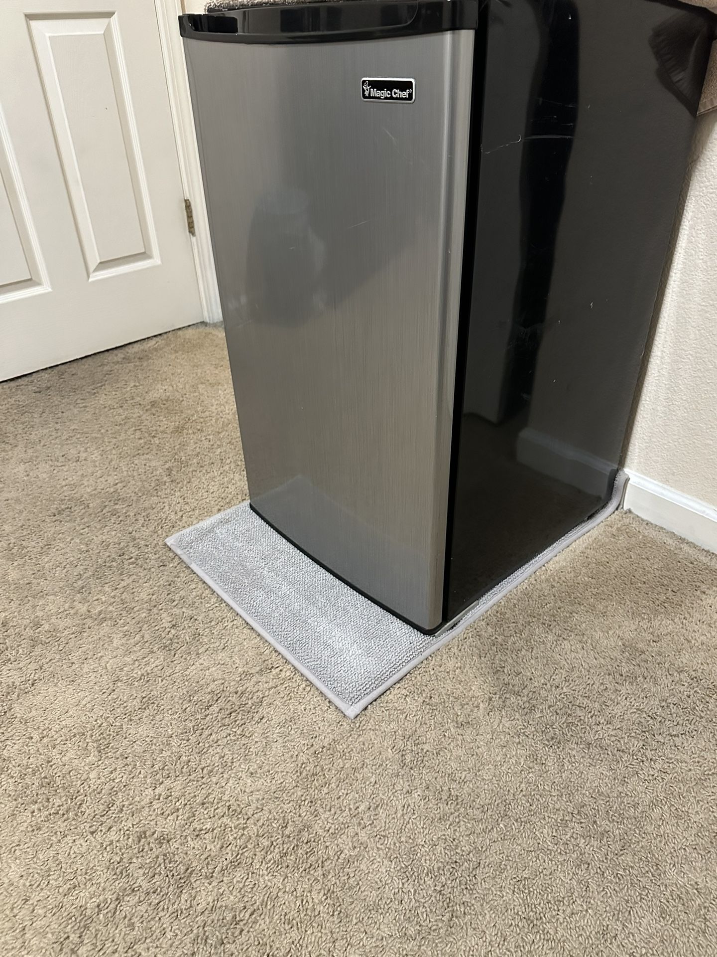 3.2 Mini Fridge For Sale