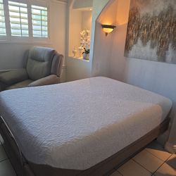 Queen Serta Mattress And Base Set