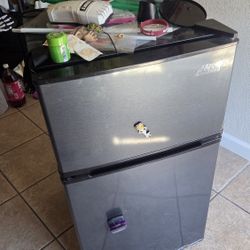 2ft Mini Fridge 
