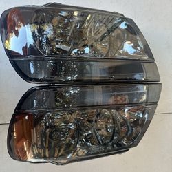 Jeep grand Cherokee headlight year 99 to 04