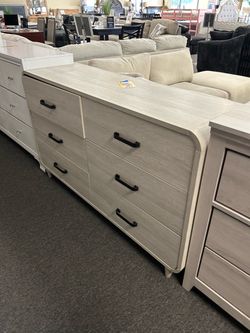 Light Gray 7-Drawer Dresser with Black Handles