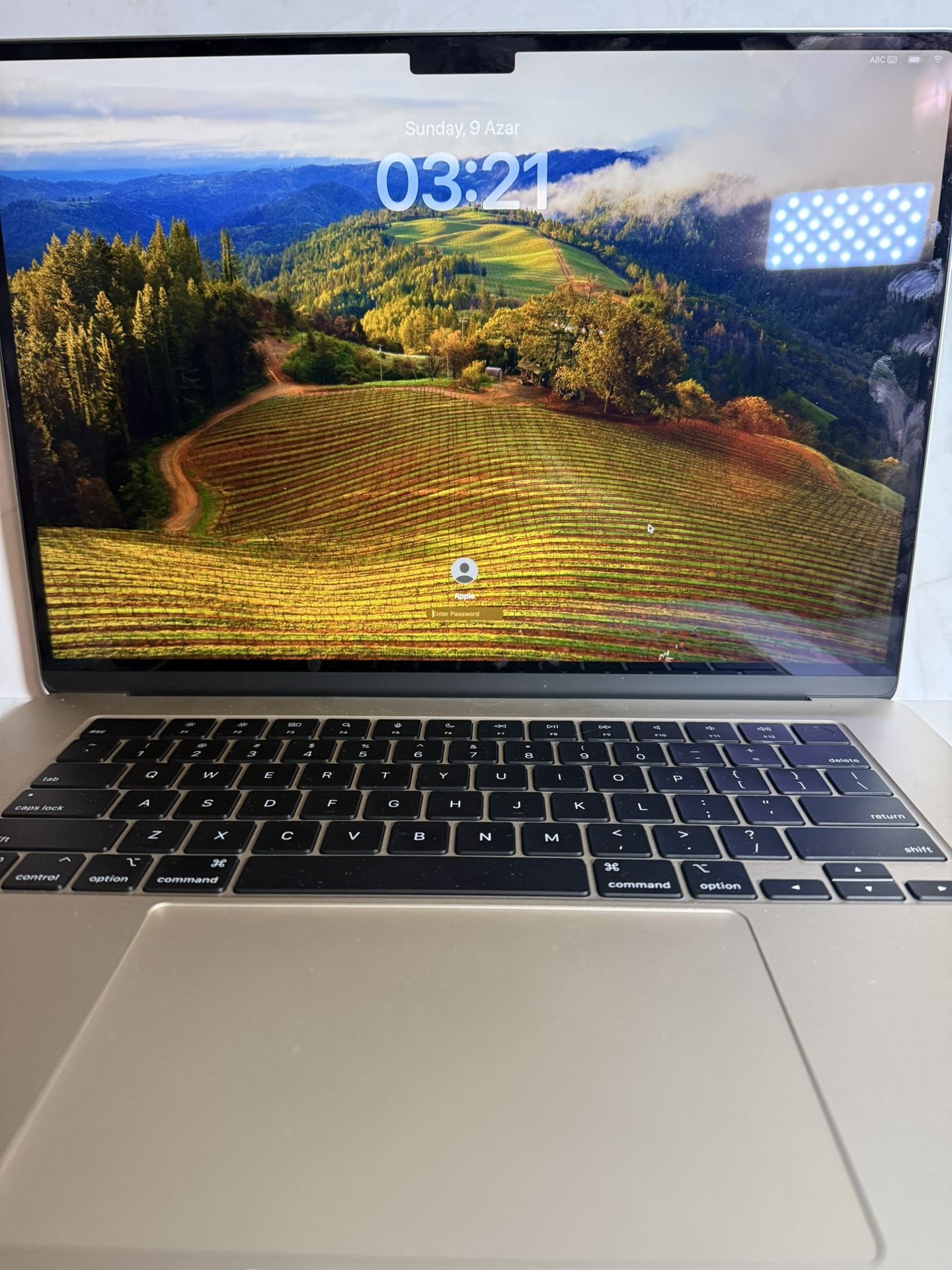 Starlight MacBook Air (2023) 15” M2 Chip With 16GB RAM 512GB SSD Used Authentic