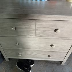 Delta Children Dresser