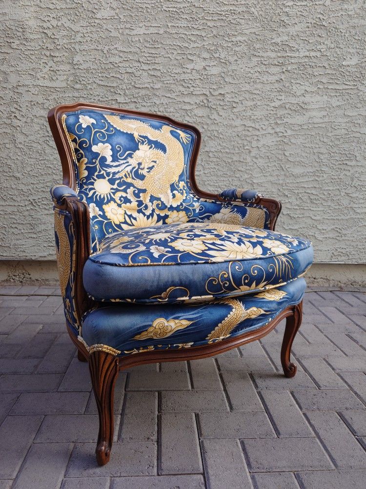 Elegant Vintage Armchairs - Set of 2