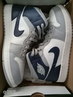 Air Jordan 1 Mid Sneakers size 9