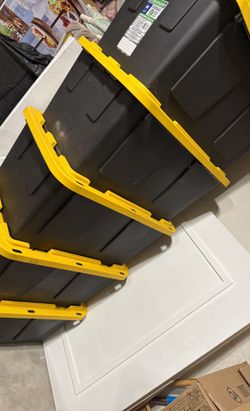 5 Cajas De Ropa Y Dos Más De Cartón Por 50.00 No La Caja De Plástico Solo Lo De Adentro 