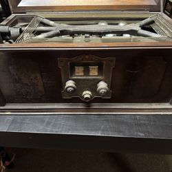 Fada Vintage Tube Radio for Restoration 