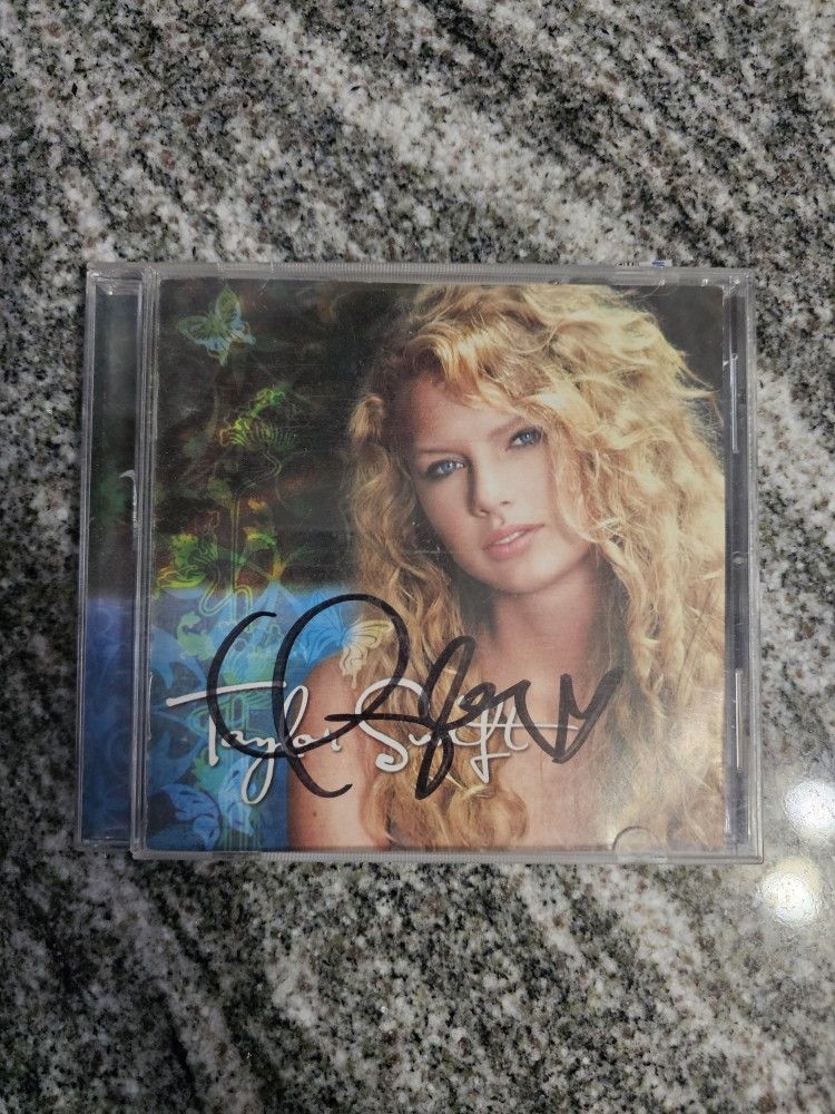 Taylor Swift Signed Debut Self-Titled CD Album Booklet