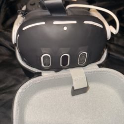 Quest 3 w/ Gel Cover And Case W/ OG Box 