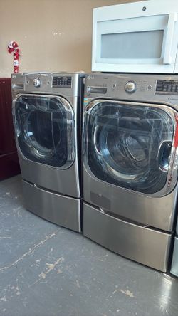 Nice LG washer and gas dryer set