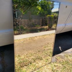BATHROOM MIRROR WITH HINGING BASE