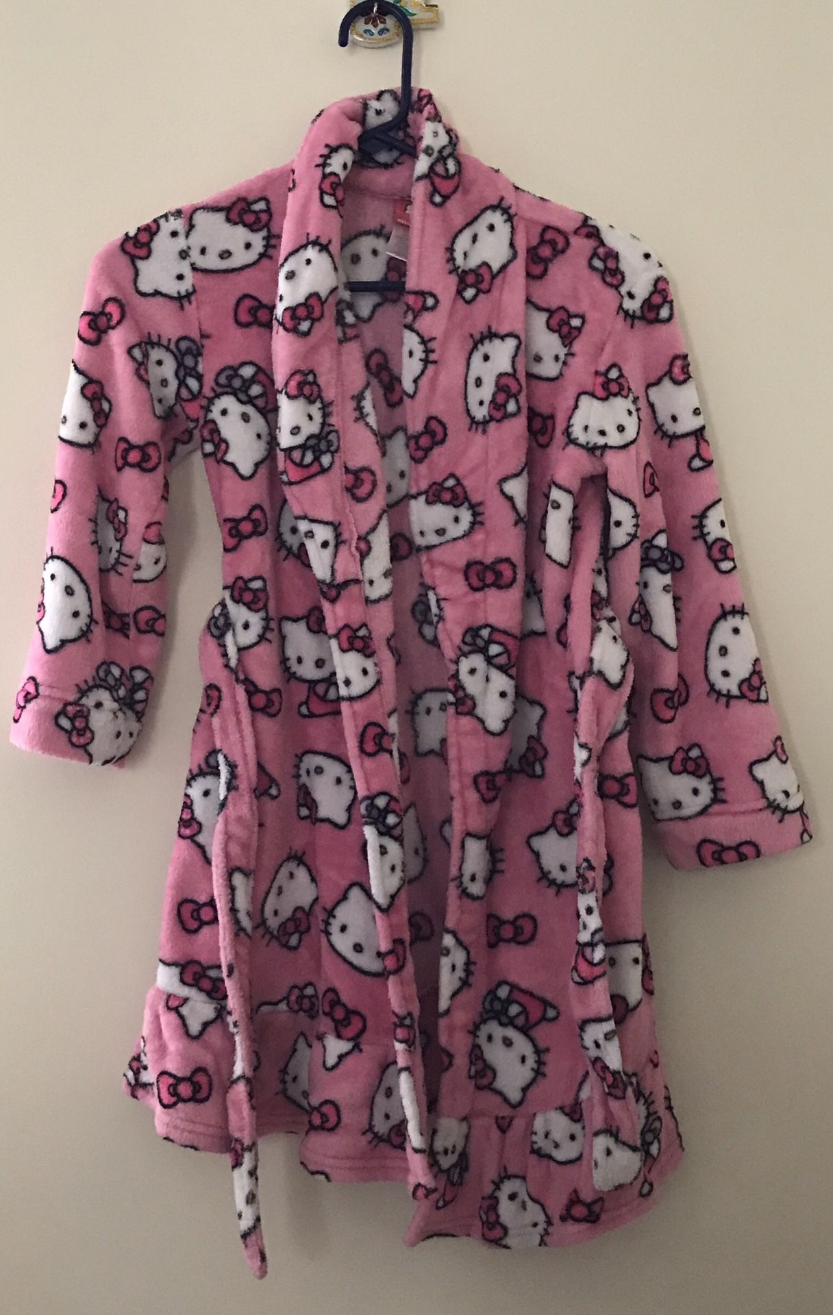 Hello kitty pink fuzzy robe
