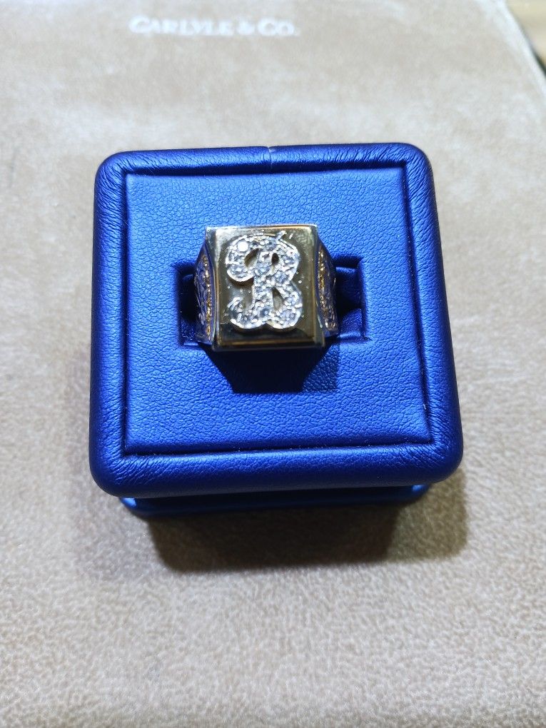 18k Gold Ring With B