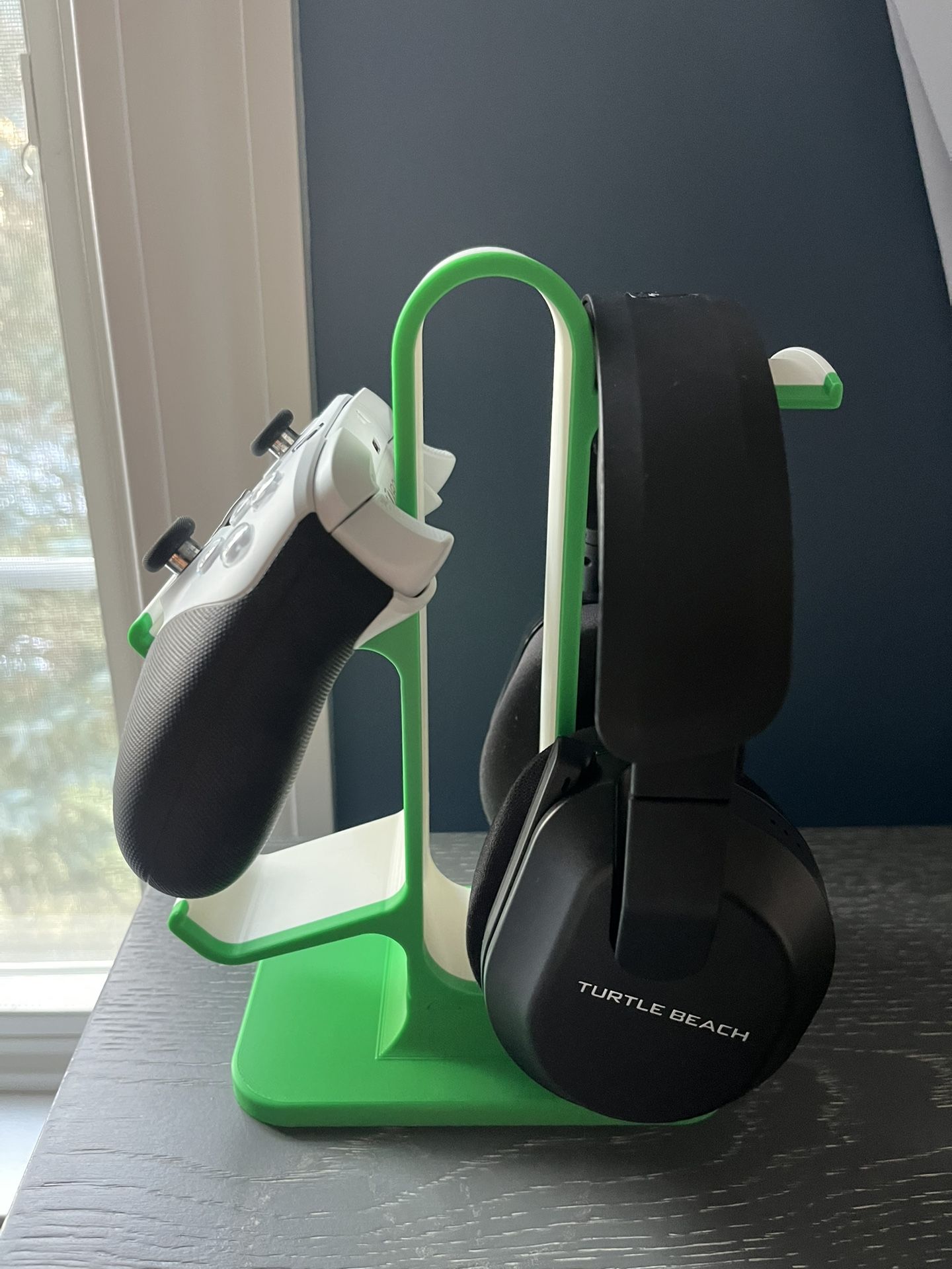 3D Printed Headphone/Controller Stand