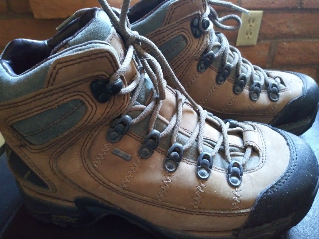 DANNER HIKING BOOTS SIZE 7.5