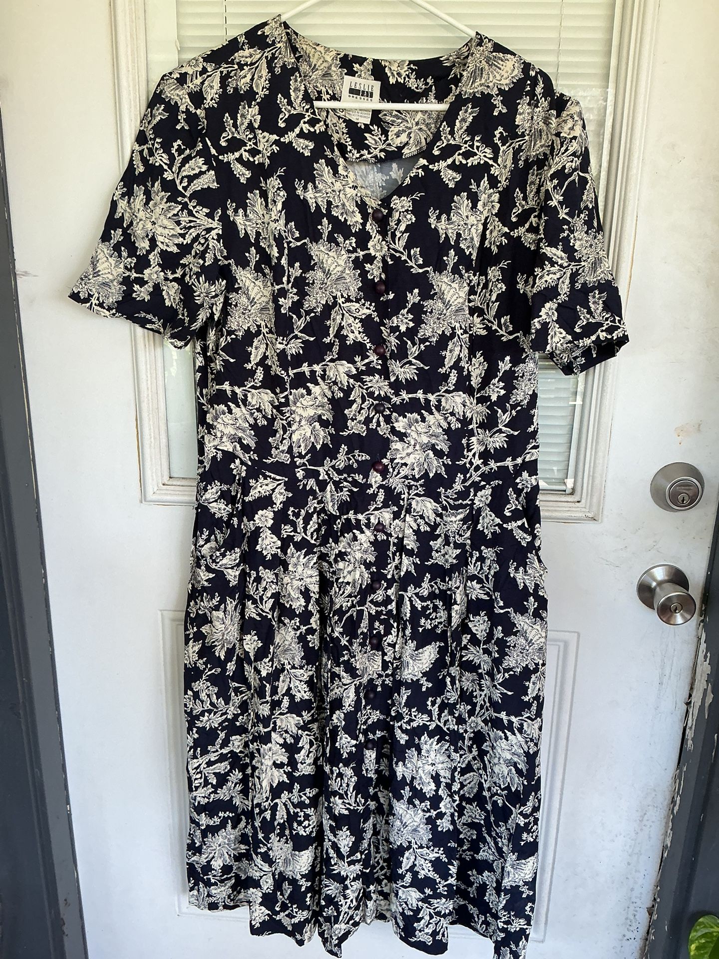 Retro1980s Floral Navy Blue & White Rayon Leslie Fay Formal V-neck Button Dress