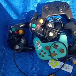 Nintendo GameCube Controllers 