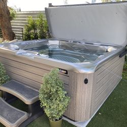 HOT TUB (HOT SPRING GRANDEE)