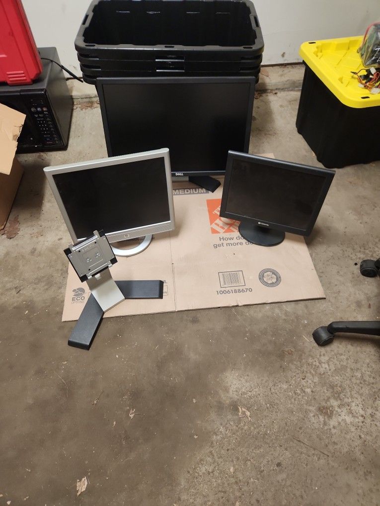 3 Working Monitors. No Cables.