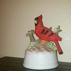 VINTAGE FLORAL FLOWER BIRD RED CARDINAL WINDUP MUSIC BOX COLLECTABLE KNICKKNACK DISPLAY TABLE DECOR