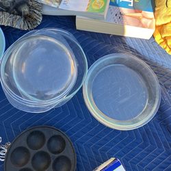Pyrex glass dishes