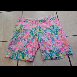 Lilly Pulitzer The Chipper Short Size 12 100% cotton  Floral Print 