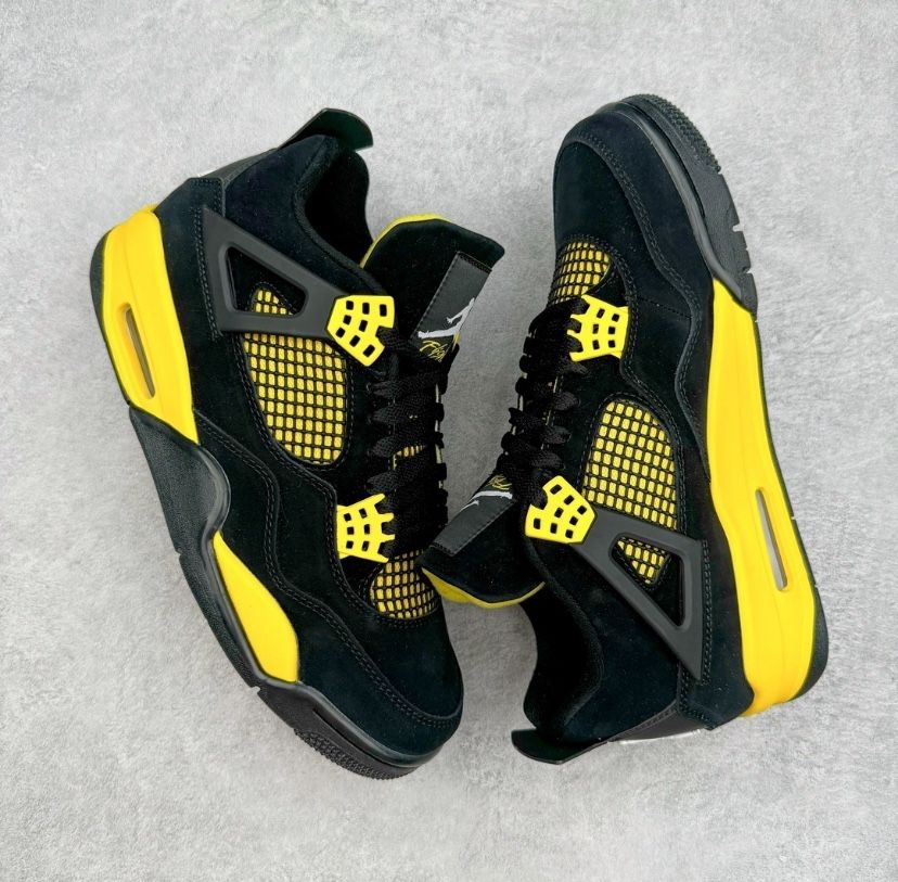 Air Jordan 4’s Retro Thunder