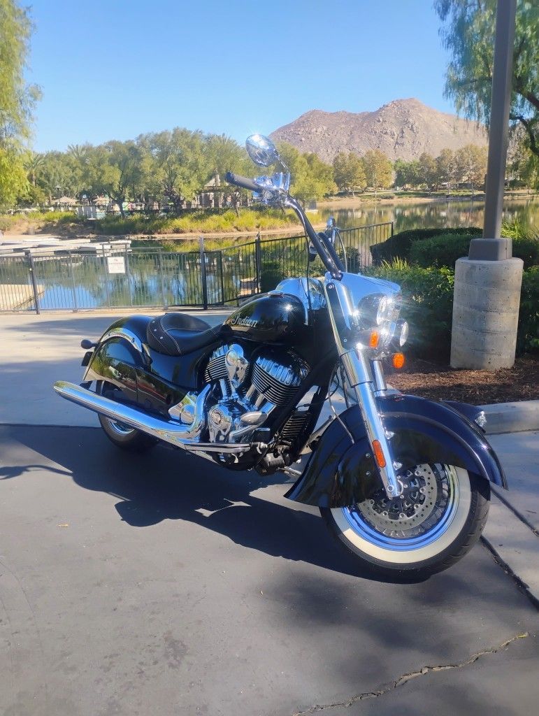 2014 Indian Chief Classic 2450 miles excellent condition