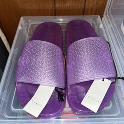 NEW GUCCI SLIDES SIZE 37