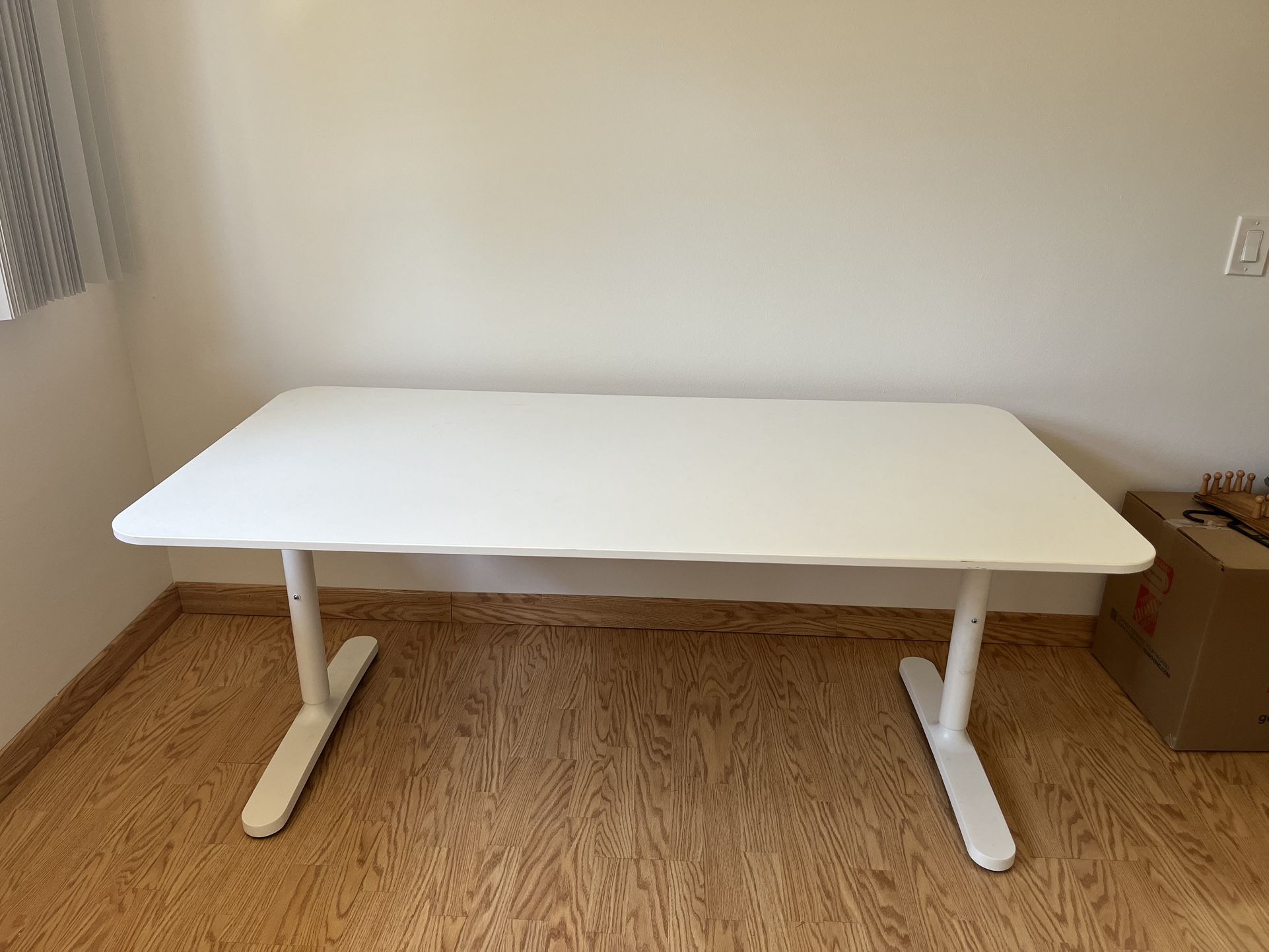 IKEA BEKANT desk