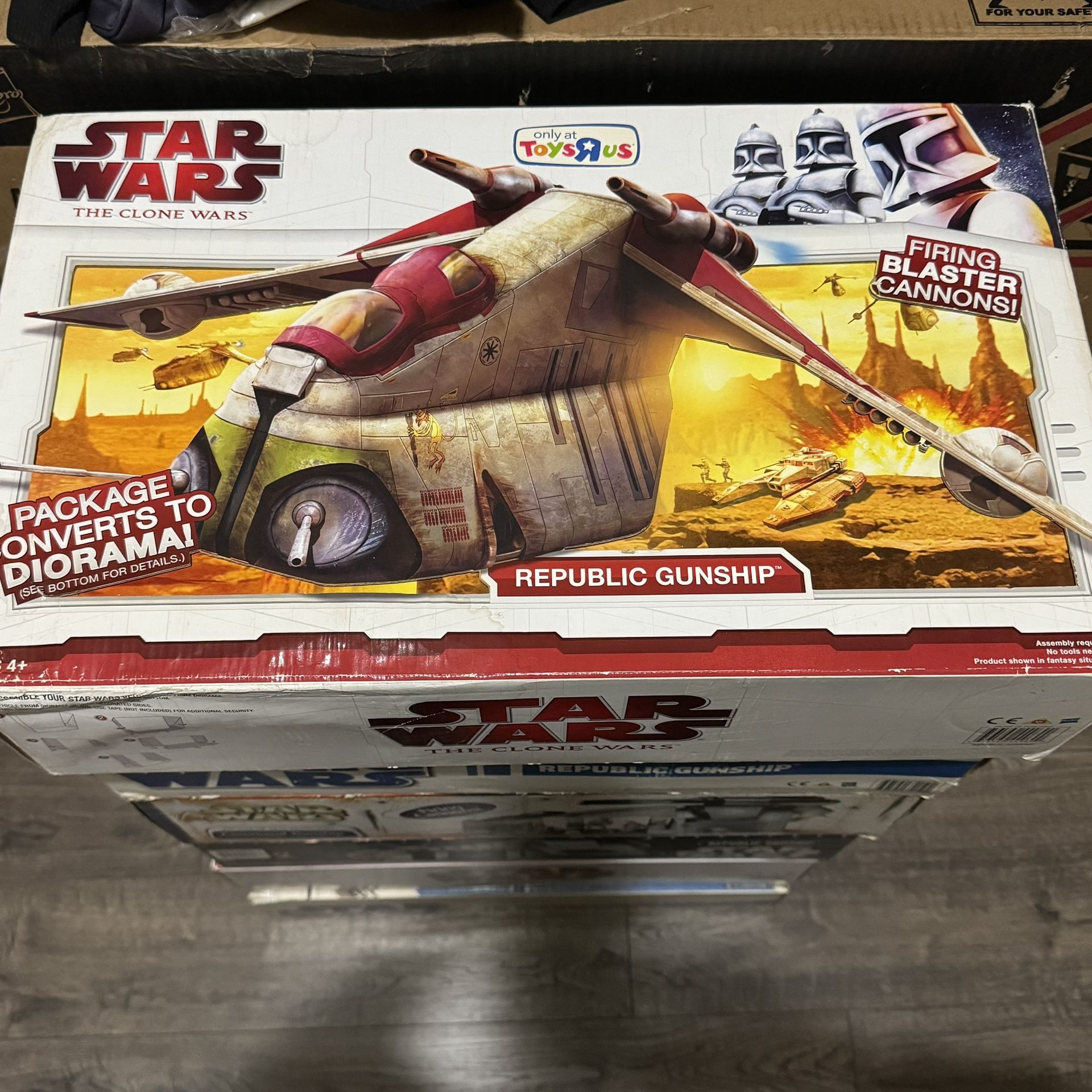 Star Wars Clone Wars Republic Gunship Crumb Bomber Brand New in Open Box