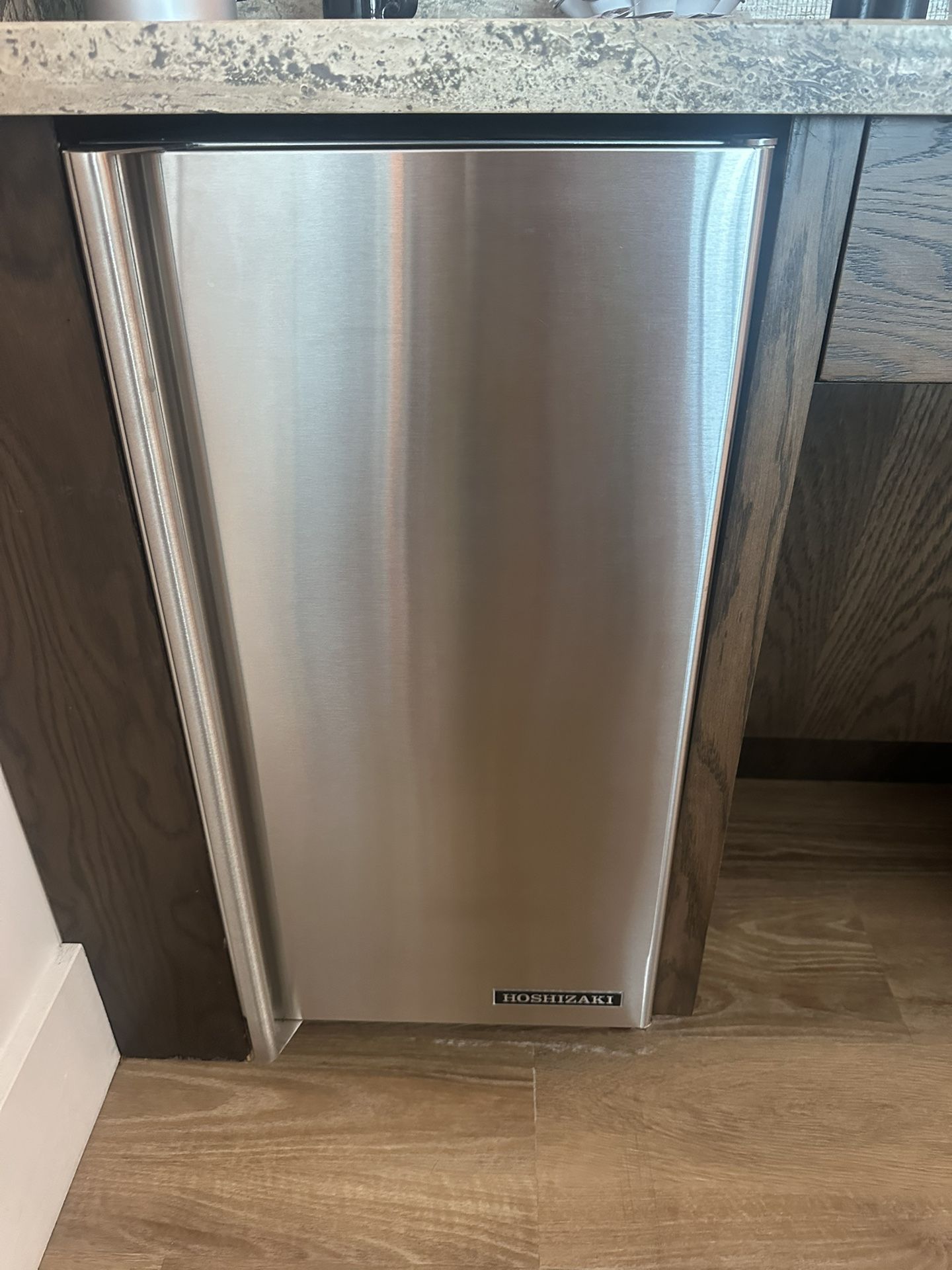 Hoshizaki AM-50BAJ-AD 14 7/8" ADA Air-Cooled Undercounter Top Hat Cube Ice Machine Maker, Stainless Steel,