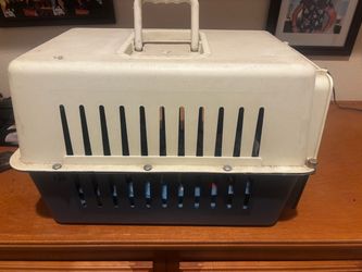 Small pet cat or dog carrier