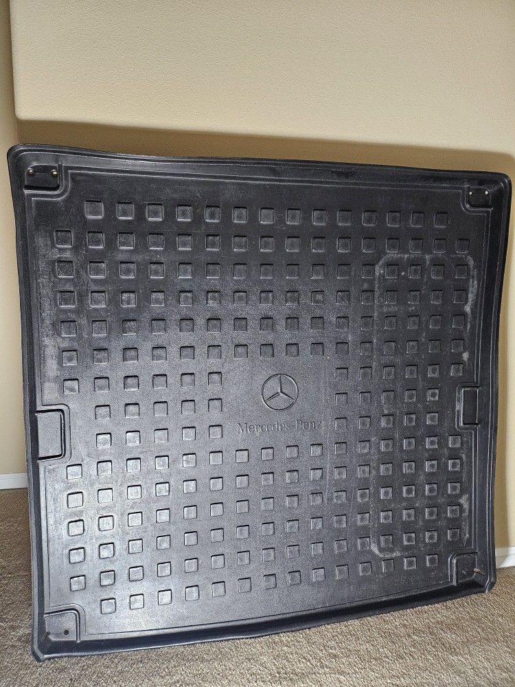 Mercedes-Benz Cargo Area Tray - Black