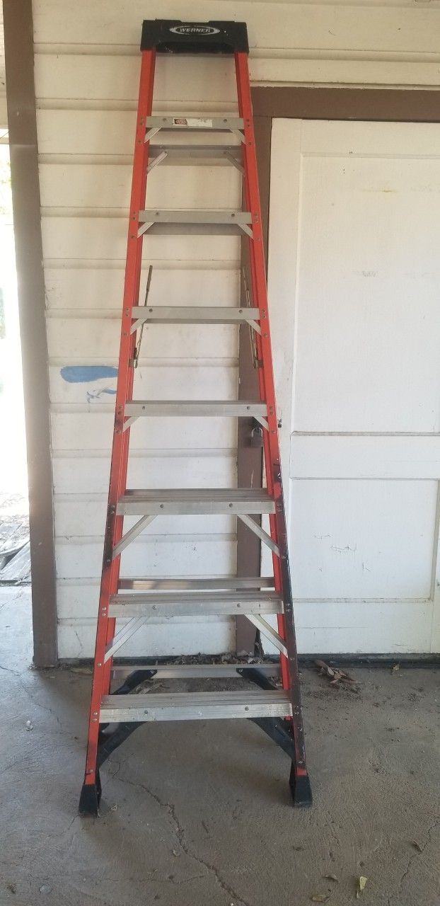 8' Fiberglass Ladder