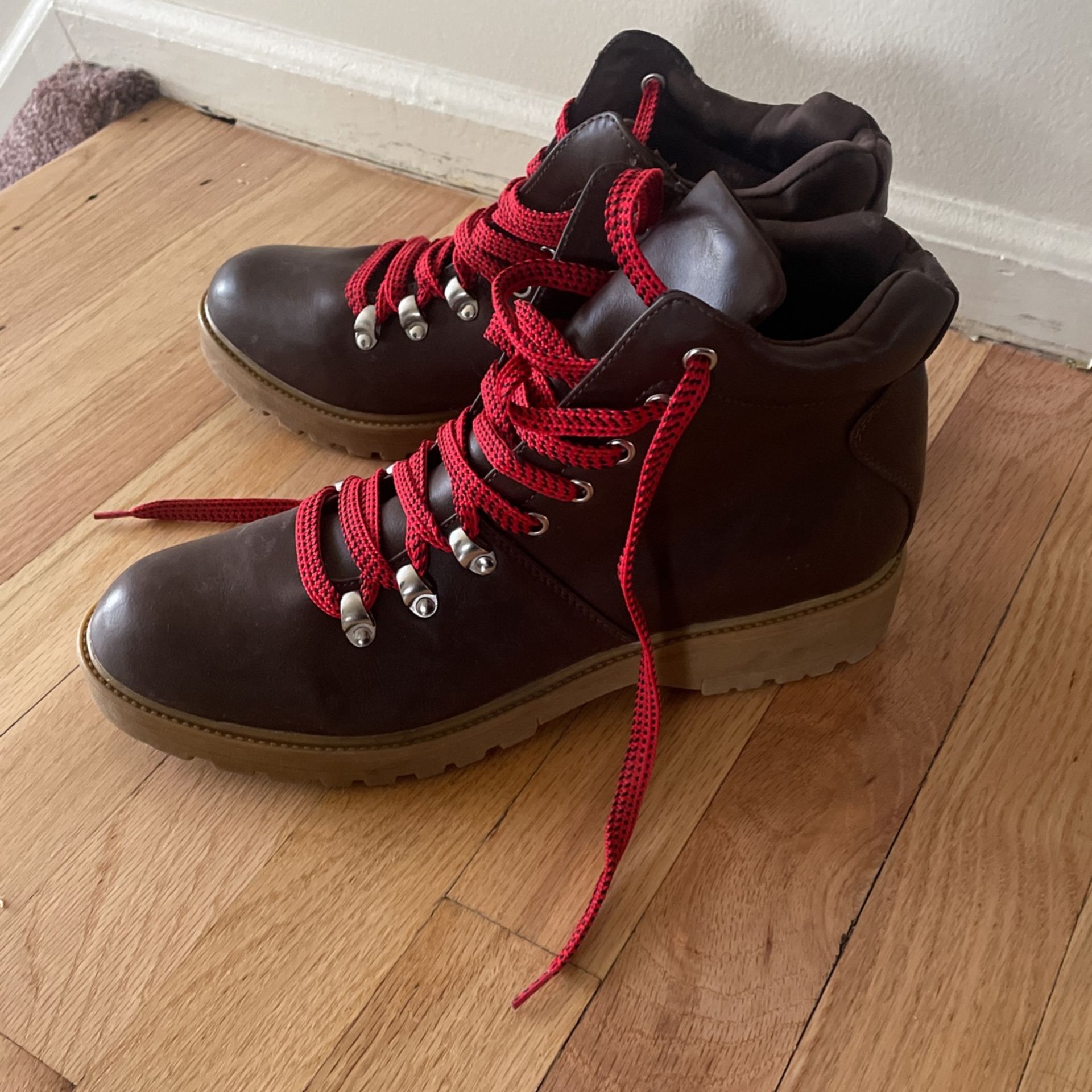 Used Men’s Target Outdoor Boots Size 11