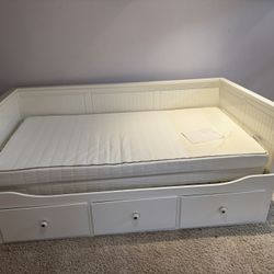White Daybed  Extends To  a King with 3 Storage Drawers – Great for Kids Room or Guest Room