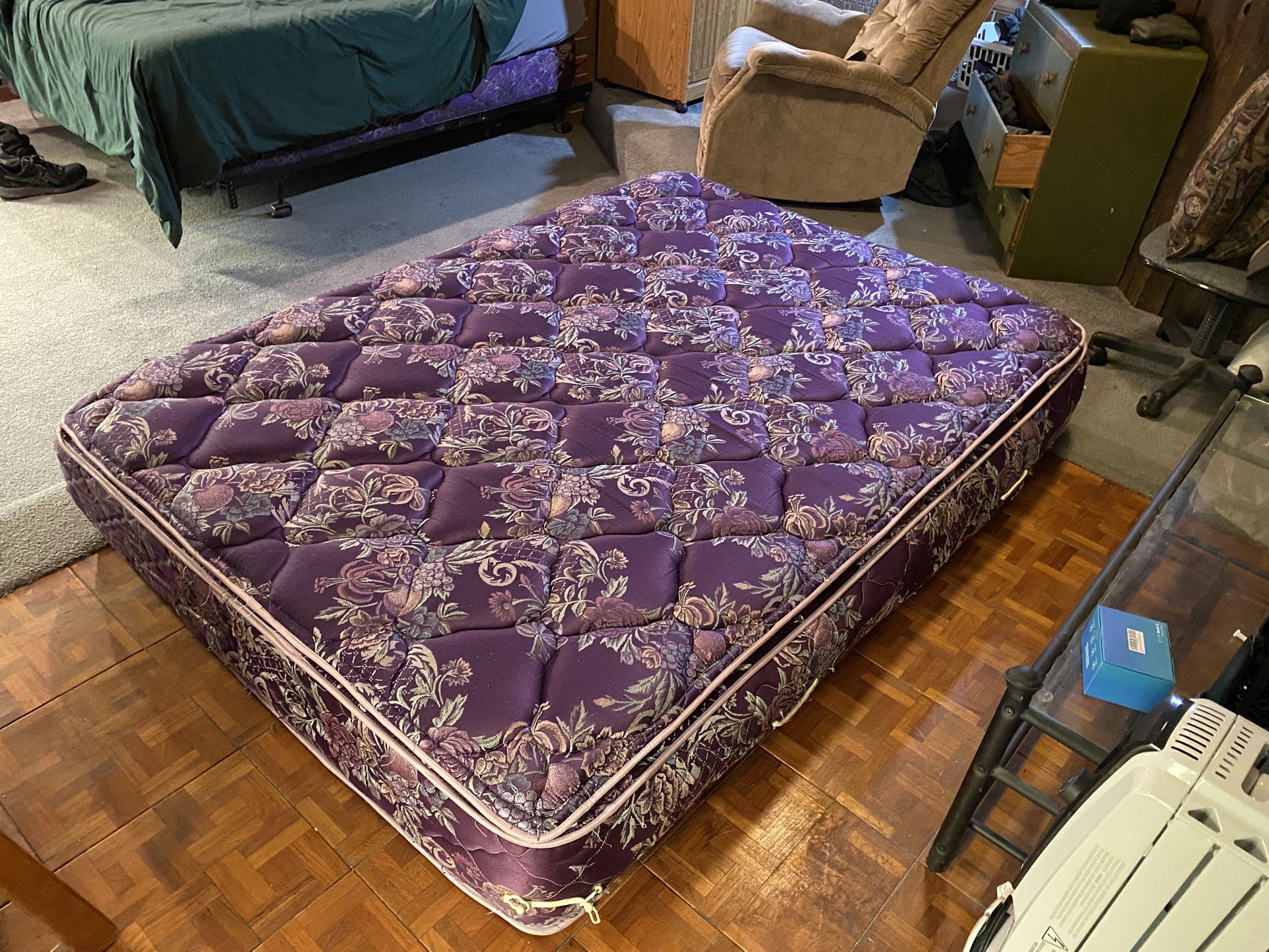 Full-Size Englander Mattress – Clean, Comfortable, Gently Used