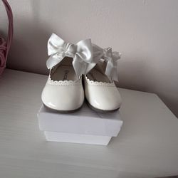 5 toddler Size White Dress Shoes