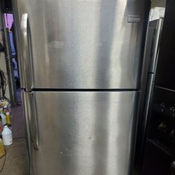 FRIGIDAIRE 18 CUFT STAINLESS STEEL FRIDGE